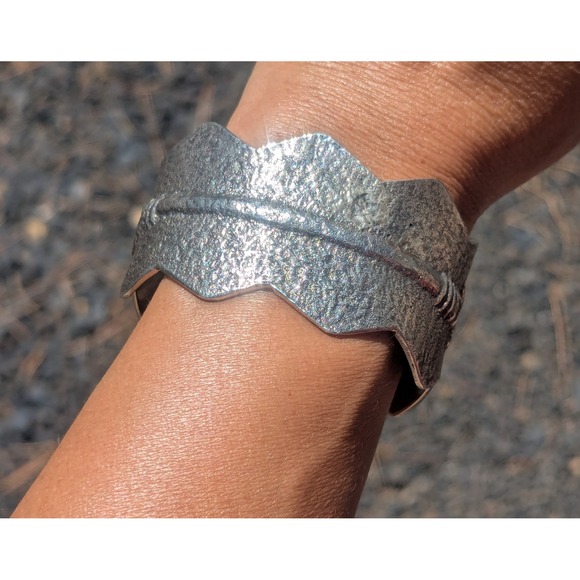 SouthWestArtisans Jewelry - Handcrafted Navajo Cuff Bracelet Native American ARROW Southwest Jewelry Sz 7 **